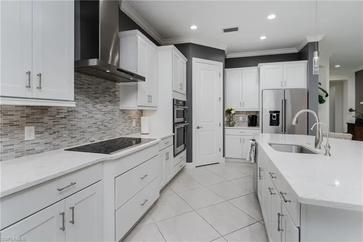4664 Abaca Cir, Naples, Florida 34119