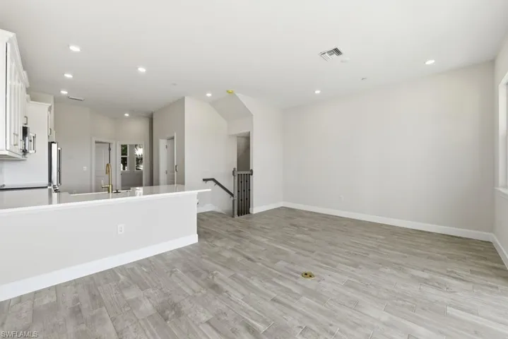 1620 Seahaven Unit 404 ~ Ready Now