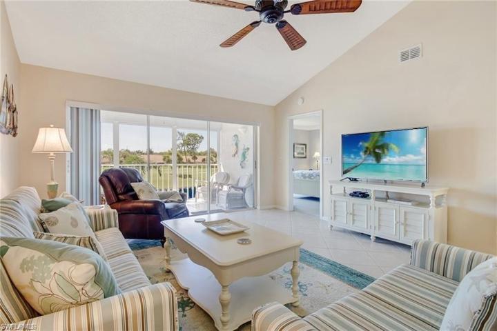 Stunning lake/golf views, nicely furnished
