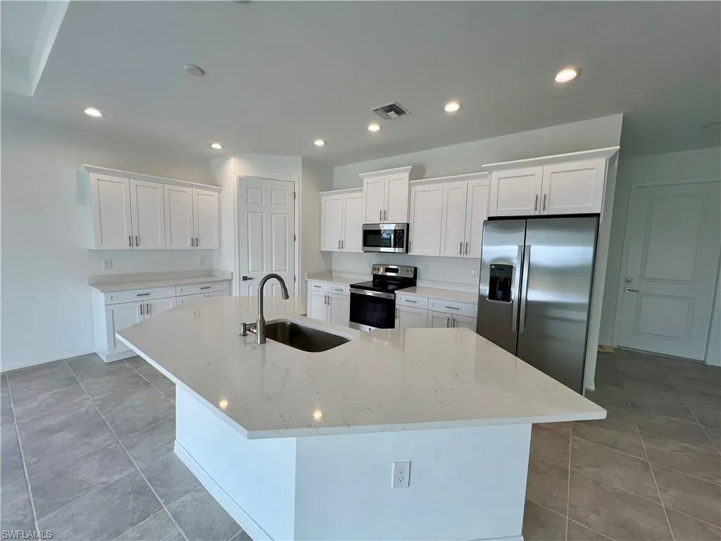 630 Falls LN, Lehigh Acres, FL 33974,2025000395