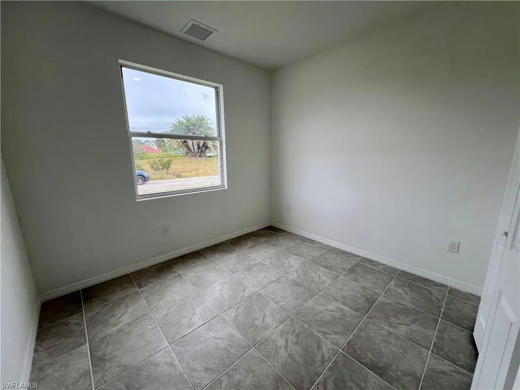 630 Falls LN, Lehigh Acres, FL 33974,2025000395