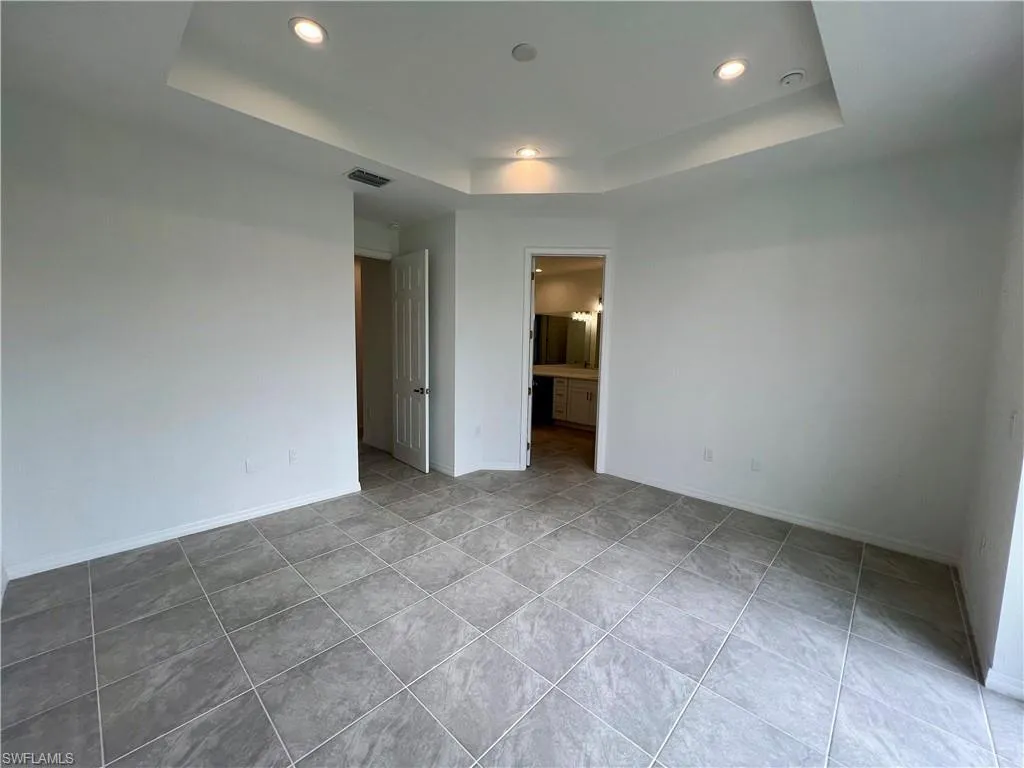 630 Falls LN, Lehigh Acres, FL 33974,2025000395
