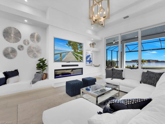 Great Room w/ Electric Fireplace & 85" TV