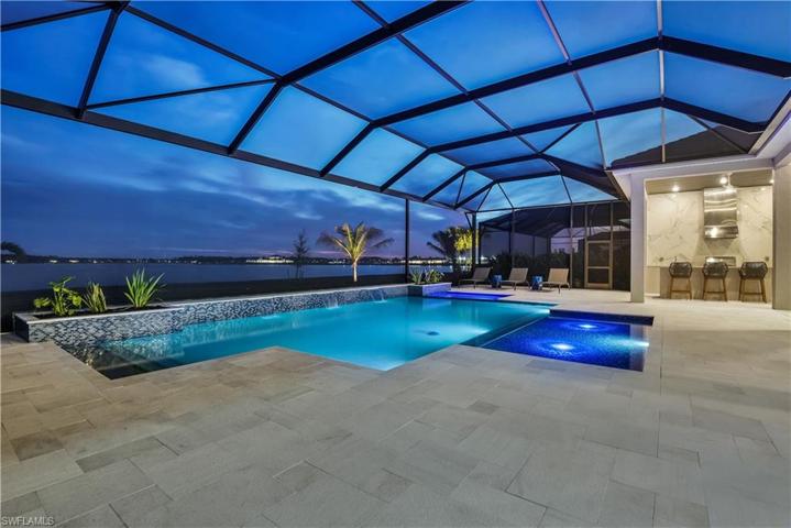 Massive Lanai w/ Summer Kitchen & Picture Window Screening