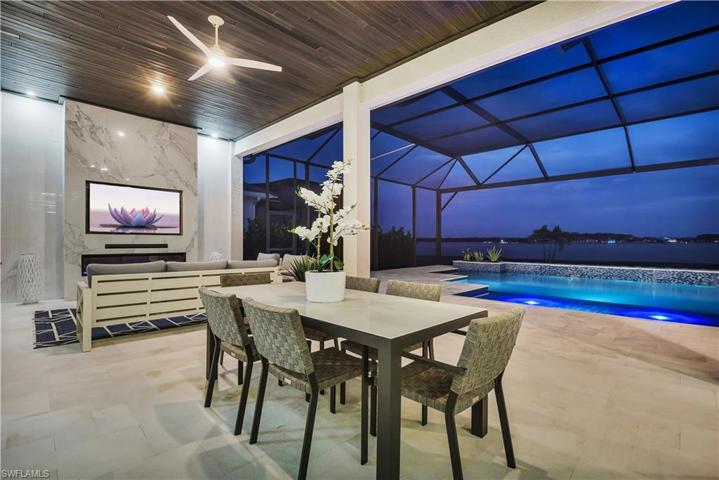 Long Covered Area On Lanai w/ Wood-Like Ceiling.