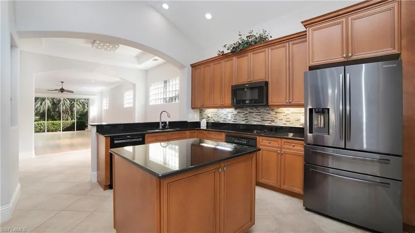 3145  Terramar  DR, Naples, FL 34119