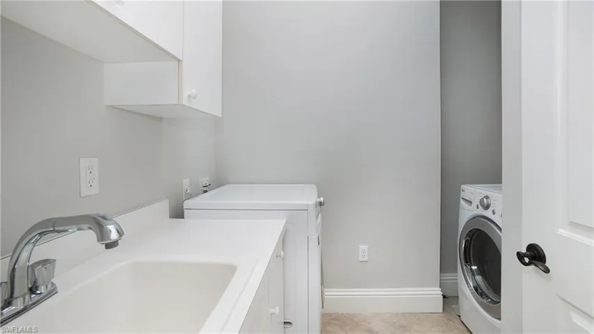 3145  Terramar  DR, Naples, FL 34119