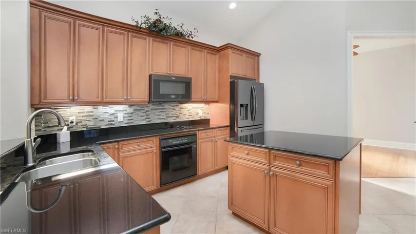 3145  Terramar  DR, Naples, FL 34119