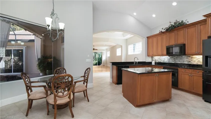 3145  Terramar  DR, Naples, FL 34119