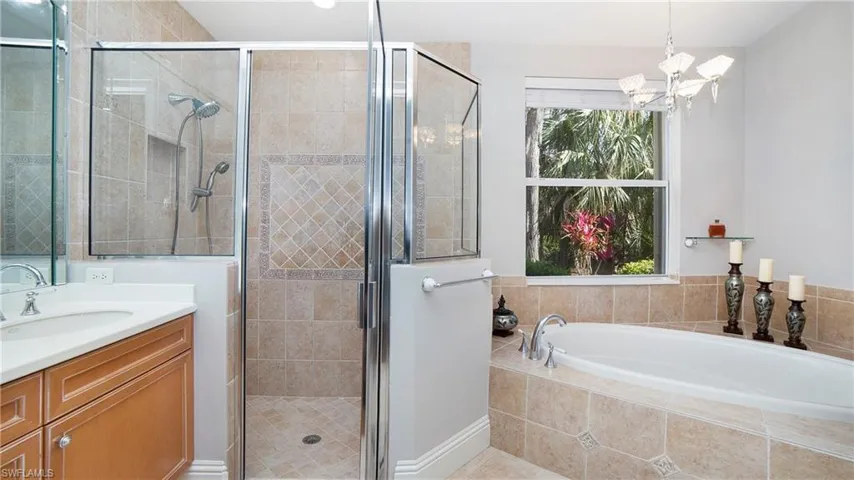 3145  Terramar  DR, Naples, FL 34119