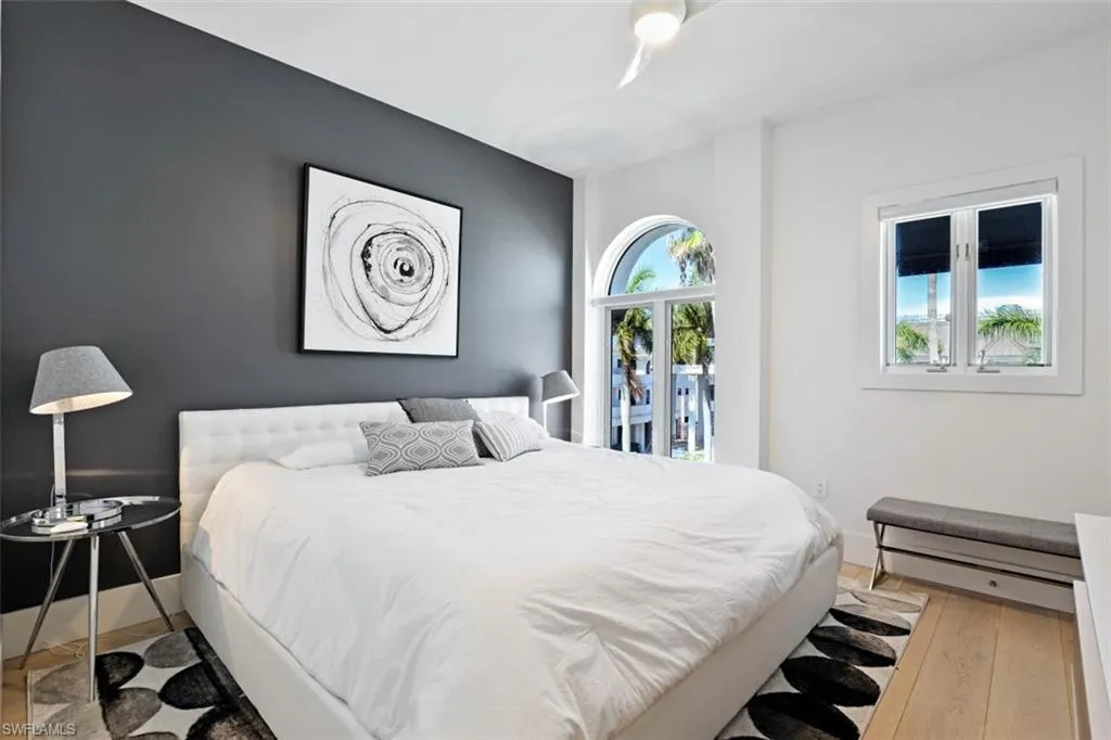 900 5th AVE, Naples, FL 34102,224082629