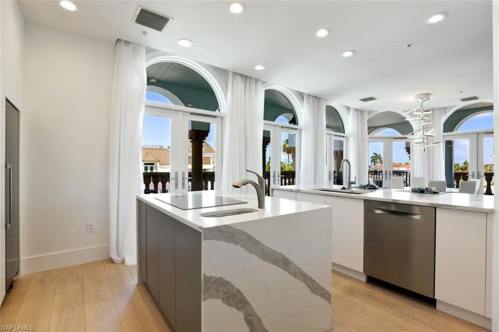 900 5th AVE, Naples, FL 34102,224082629