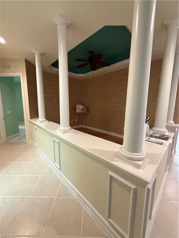 Detailed view of baseboards