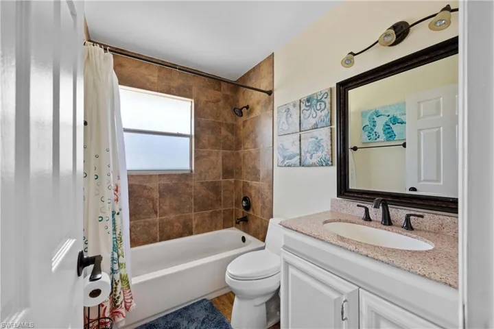 Guest Bath with tub