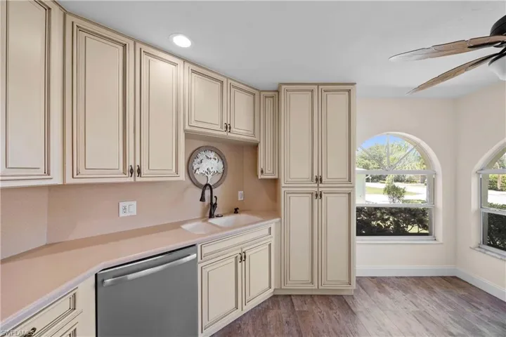 Kitchen with breakfast nook