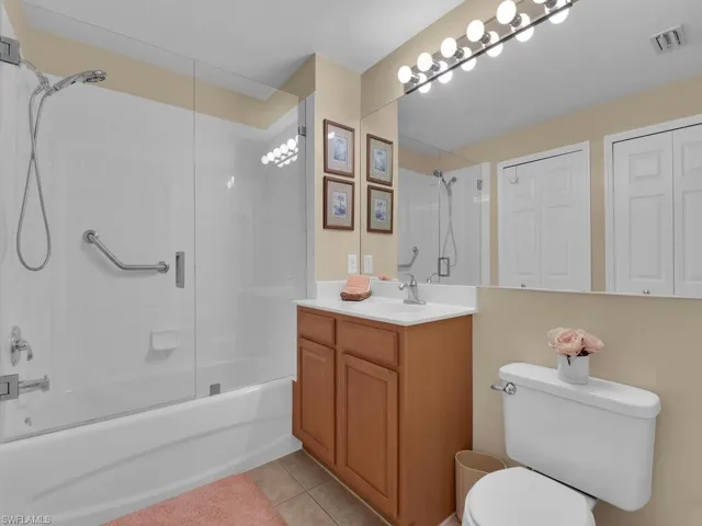 Bathroom with tub/shower combo and linen closet