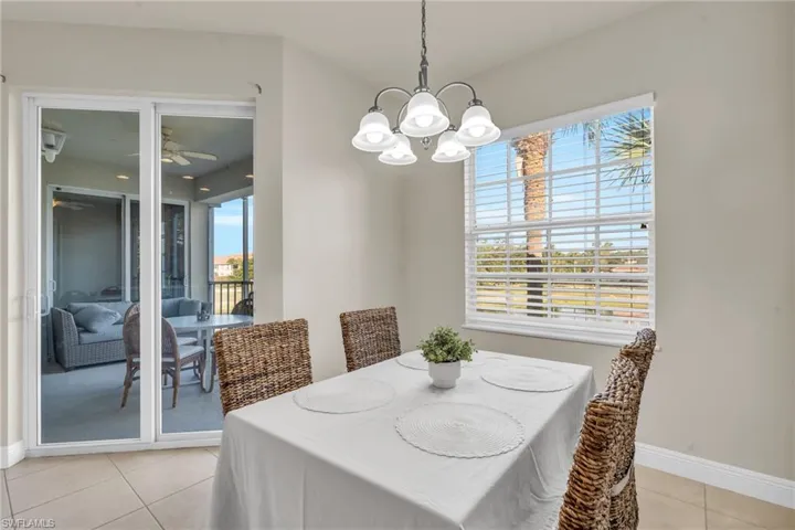 Eat in breakfast room