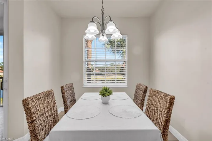 Eat in breakfast room