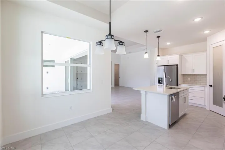 Eat in kitchen overlooking screened lanai