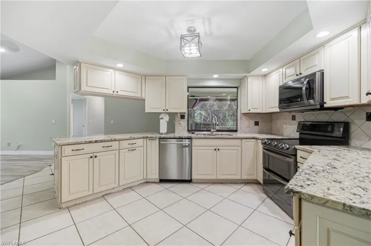 6819 Plantation Manor Loop, Fort Myers, Florida 33966
