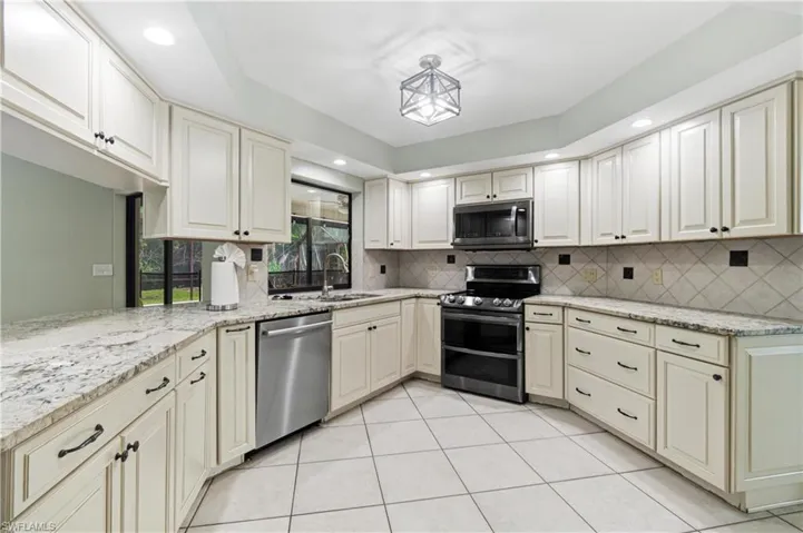 6819 Plantation Manor Loop, Fort Myers, Florida 33966