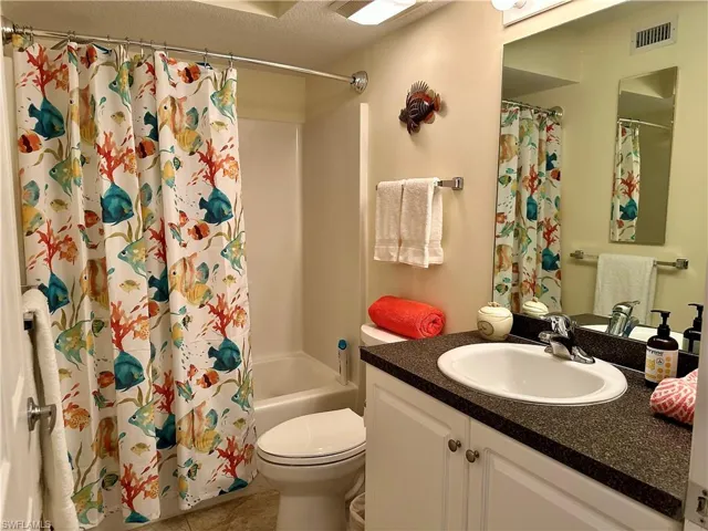 The adjacent guest bath features vanity, toilet, and a shower/bath combo, plus an adjacent linen closet.