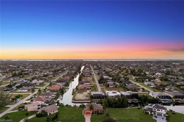 2832 Sw 17th Ave, Cape Coral, Florida 33914
