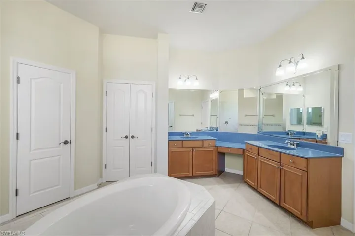2832 Sw 17th Ave, Cape Coral, Florida 33914