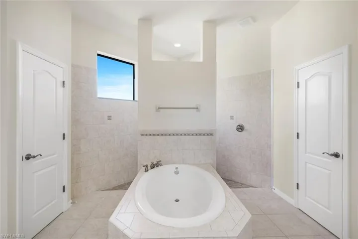 2832 Sw 17th Ave, Cape Coral, Florida 33914