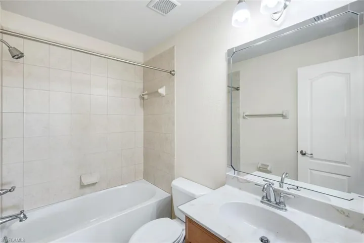 2832 Sw 17th Ave, Cape Coral, Florida 33914