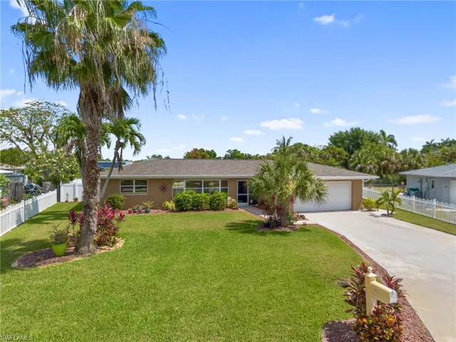 1685 N Hermitage Rd, Fort Myers, Florida 33919