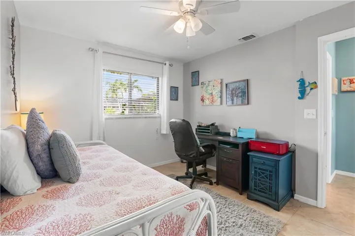 2110 Sw Santa Barbara Pl, Cape Coral, Florida 33991