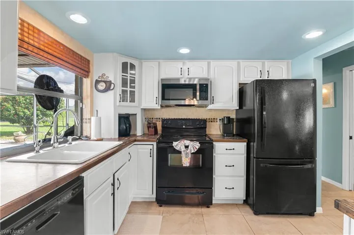 2110 Sw Santa Barbara Pl, Cape Coral, Florida 33991