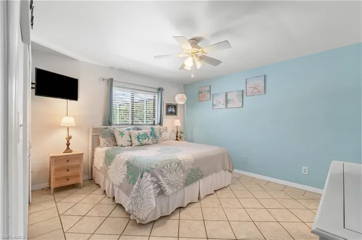 2110 Sw Santa Barbara Pl, Cape Coral, Florida 33991