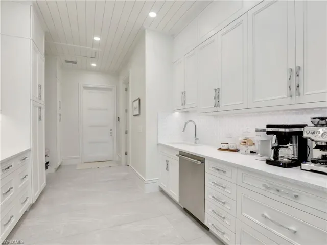 6536 Highcroft Dr, Naples, Florida 34119