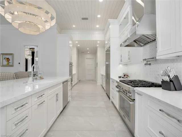 6536 Highcroft Dr, Naples, Florida 34119