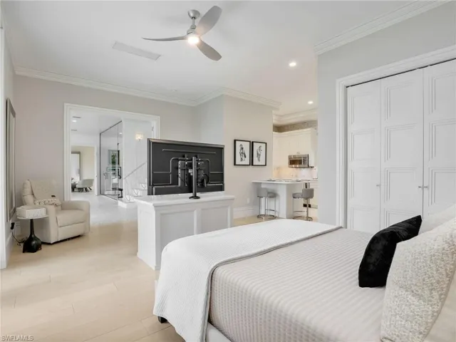 6536 Highcroft Dr, Naples, Florida 34119