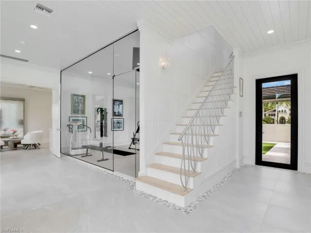 6536 Highcroft Dr, Naples, Florida 34119