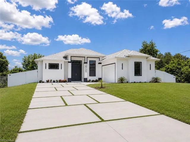 2905 3rd St W, Lehigh Acres, Florida 33971