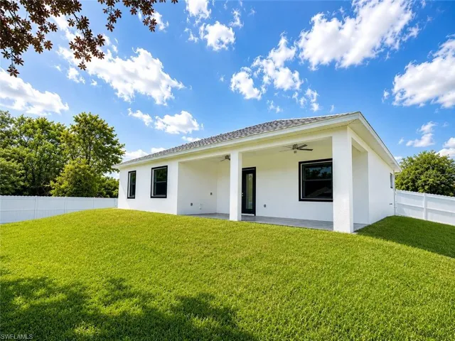 2905 3rd St W, Lehigh Acres, Florida 33971