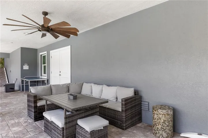 5809 Lauder St, Fort Myers Beach, Florida 33931