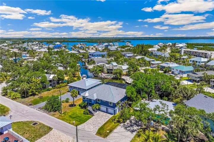 5809 Lauder St, Fort Myers Beach, Florida 33931