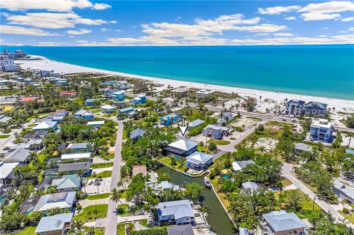 5809 Lauder St, Fort Myers Beach, Florida 33931