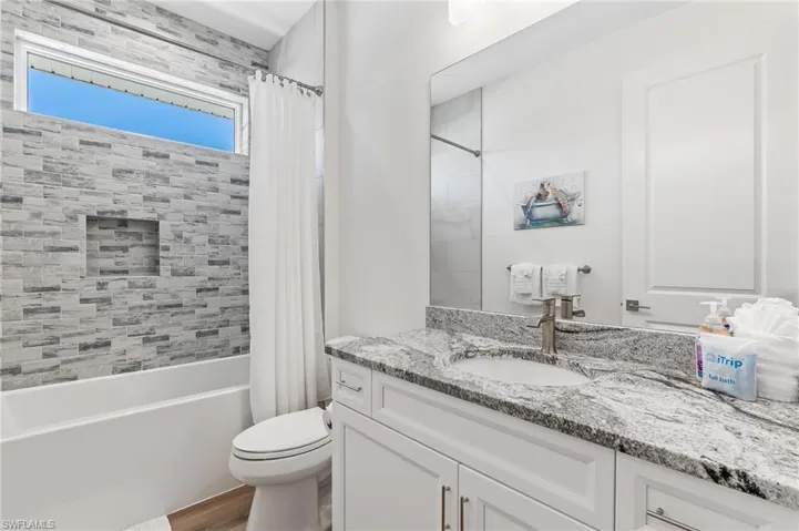 5809 Lauder St, Fort Myers Beach, Florida 33931