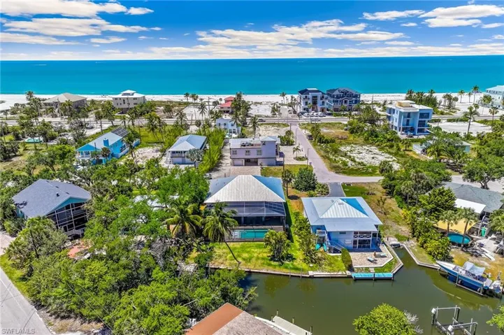 5809 Lauder St, Fort Myers Beach, Florida 33931