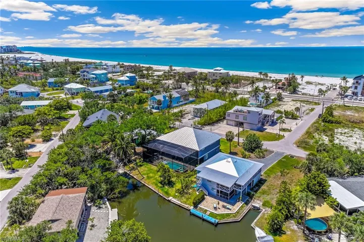 5809 Lauder St, Fort Myers Beach, Florida 33931
