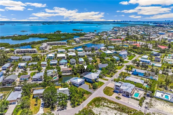 5809 Lauder St, Fort Myers Beach, Florida 33931