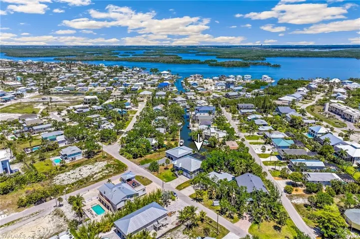5809 Lauder St, Fort Myers Beach, Florida 33931