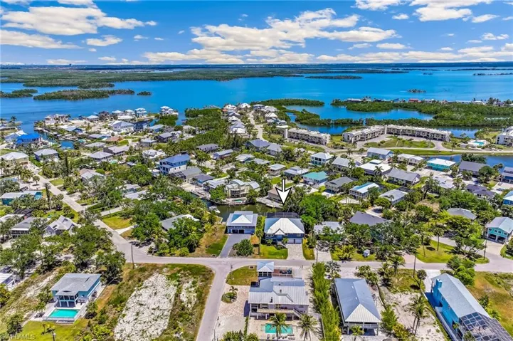 5809 Lauder St, Fort Myers Beach, Florida 33931