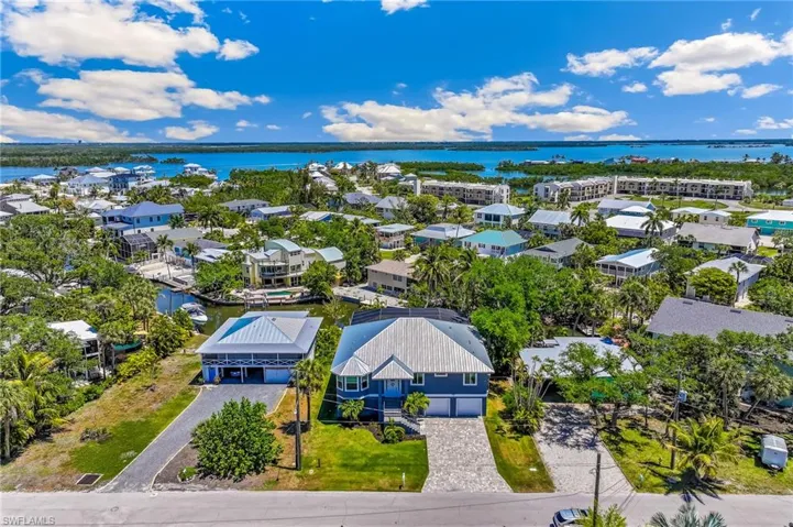 5809 Lauder St, Fort Myers Beach, Florida 33931